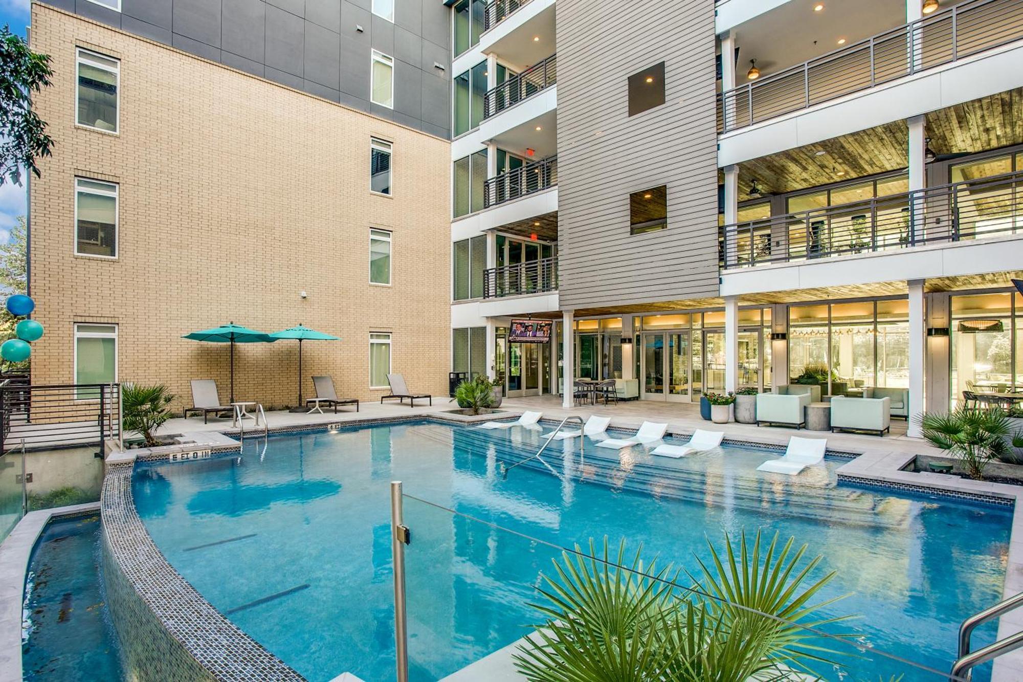 Lush Downtown Condo On Riverwalk W King Ste, Free Parking, Pet Friendly, Centrally Located On Riverwalk サンアントニオ エクステリア 写真