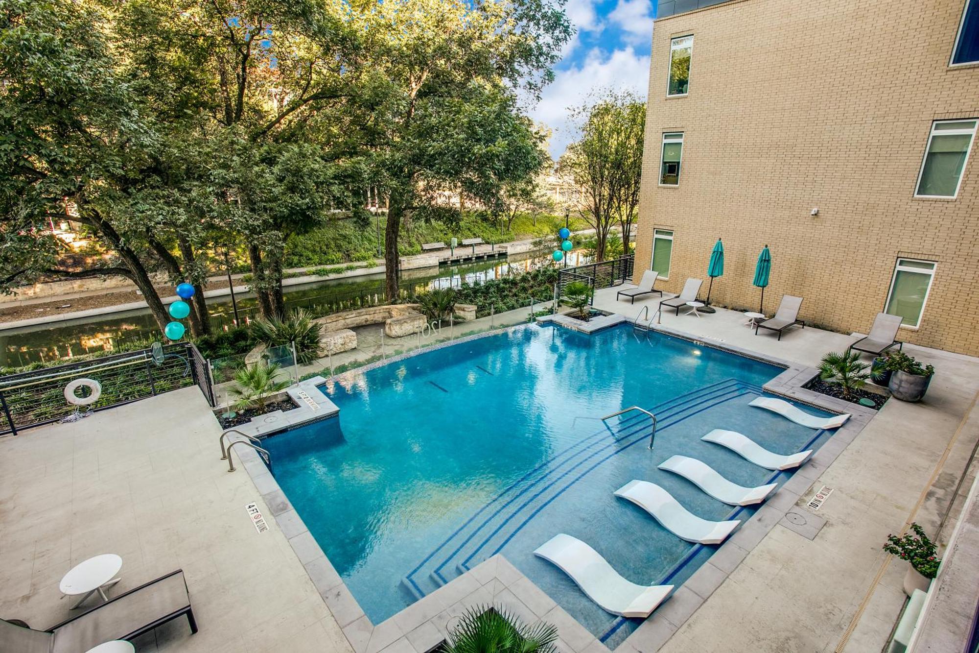 Lush Downtown Condo On Riverwalk W King Ste, Free Parking, Pet Friendly, Centrally Located On Riverwalk サンアントニオ エクステリア 写真