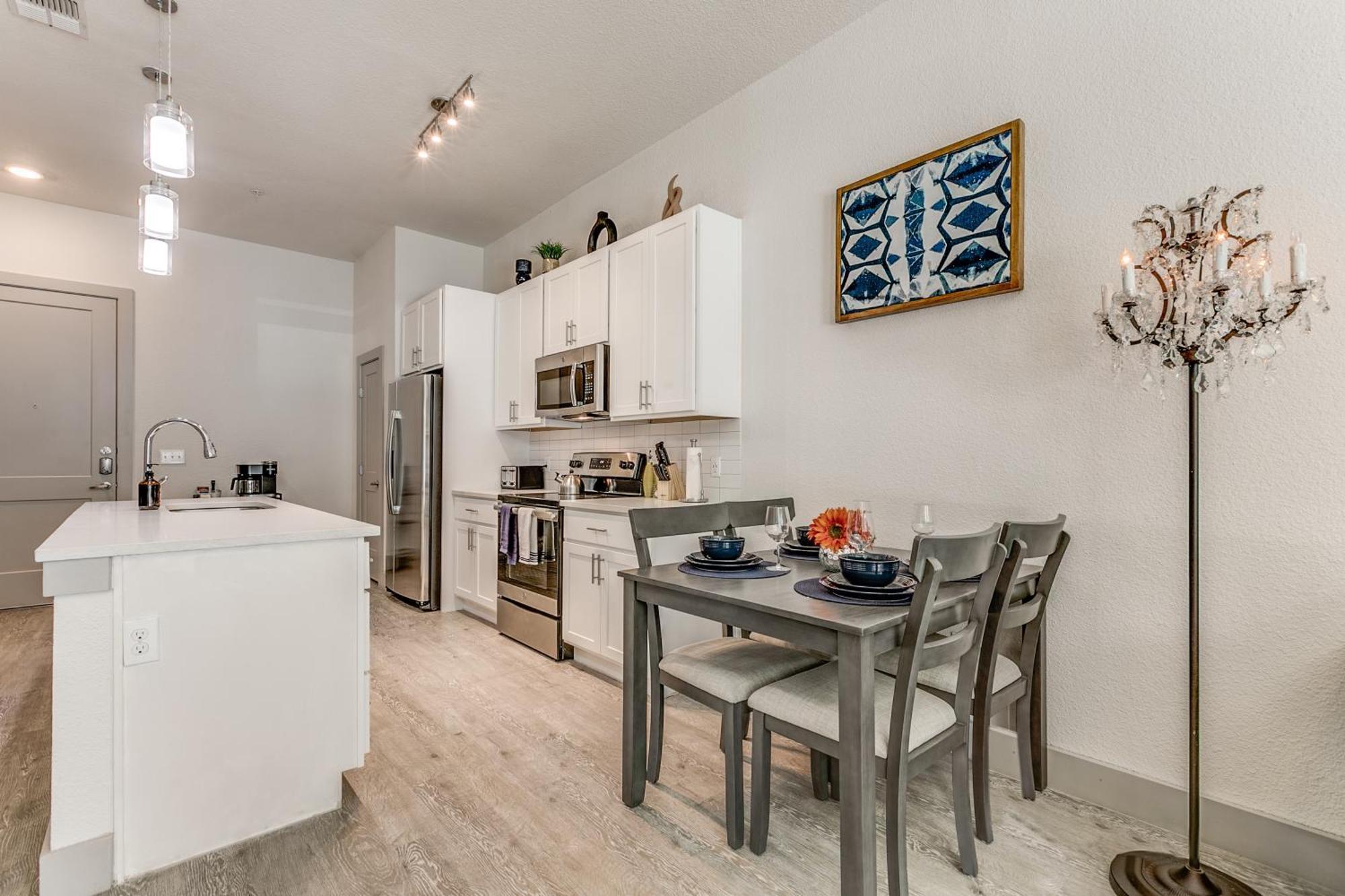Lush Downtown Condo On Riverwalk W King Ste, Free Parking, Pet Friendly, Centrally Located On Riverwalk サンアントニオ エクステリア 写真