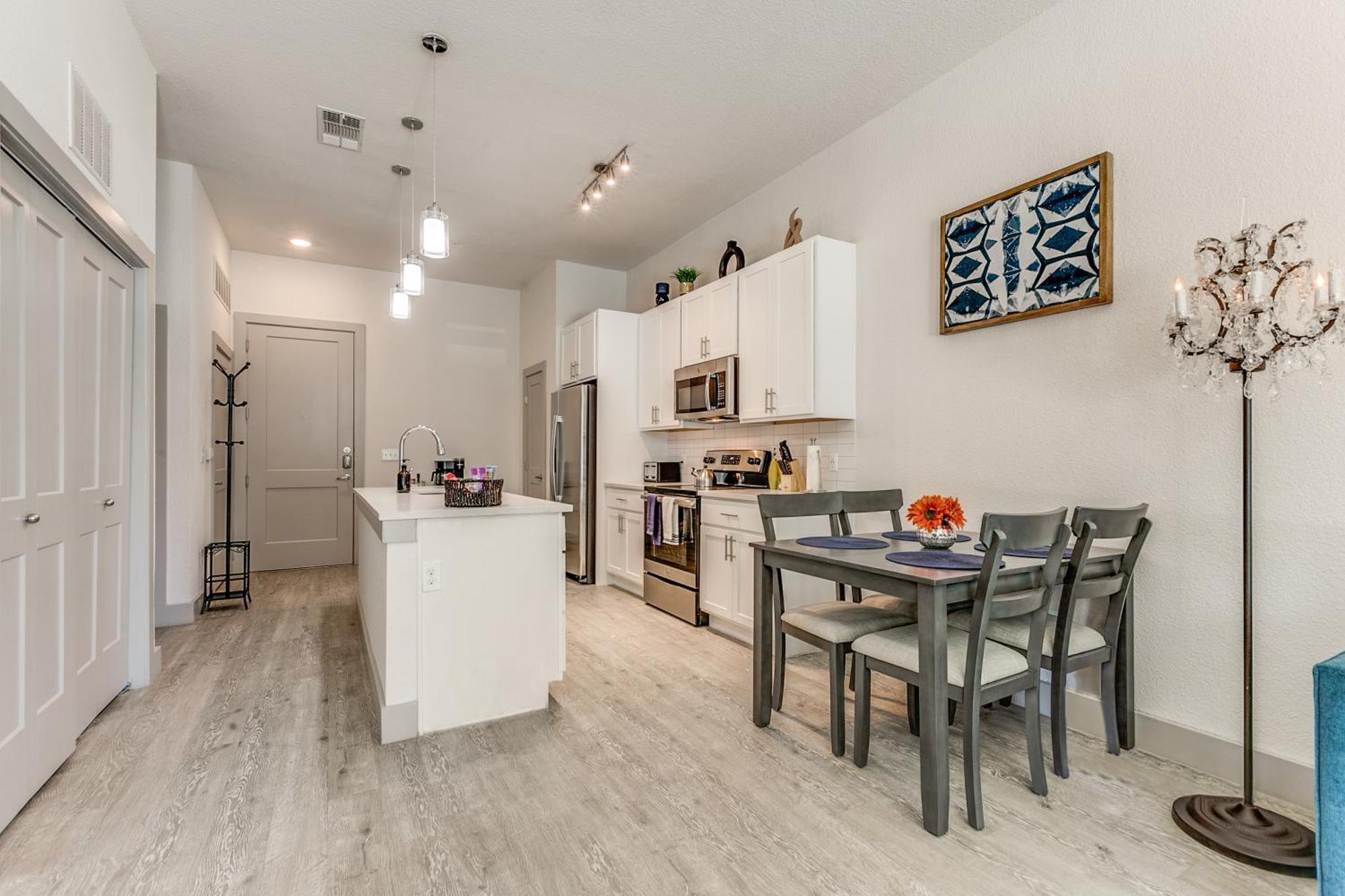 Lush Downtown Condo On Riverwalk W King Ste, Free Parking, Pet Friendly, Centrally Located On Riverwalk サンアントニオ エクステリア 写真
