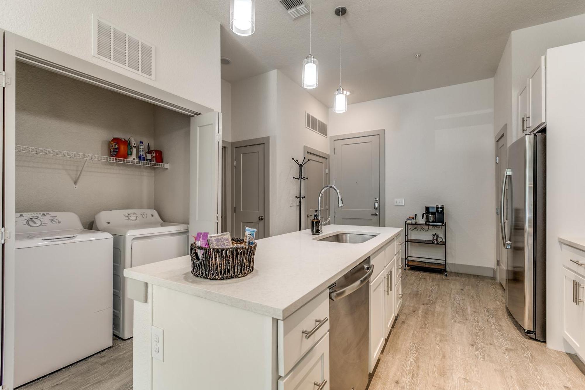Lush Downtown Condo On Riverwalk W King Ste, Free Parking, Pet Friendly, Centrally Located On Riverwalk サンアントニオ エクステリア 写真