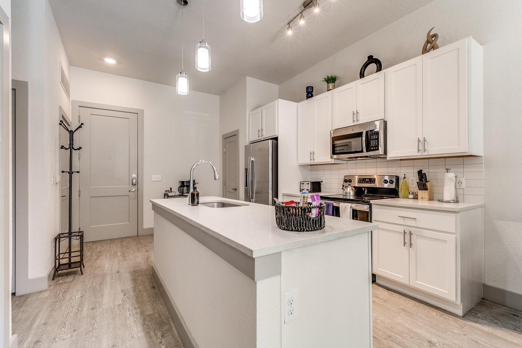 Lush Downtown Condo On Riverwalk W King Ste, Free Parking, Pet Friendly, Centrally Located On Riverwalk サンアントニオ エクステリア 写真